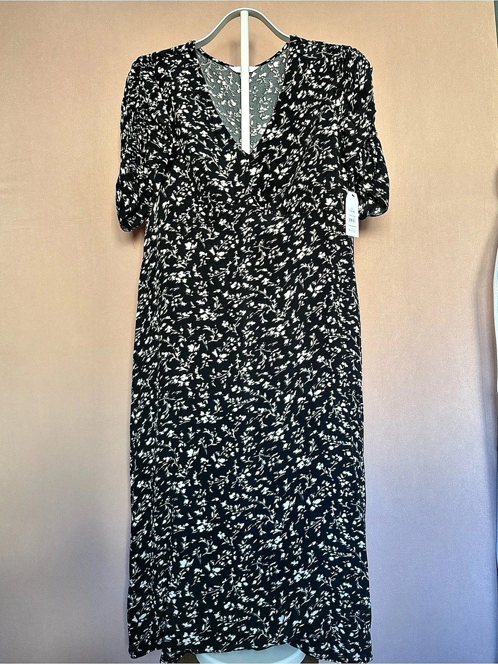 Time and Tru TT Ruched S/L Midi Dress Floral Maxi Dress in Black & White Size